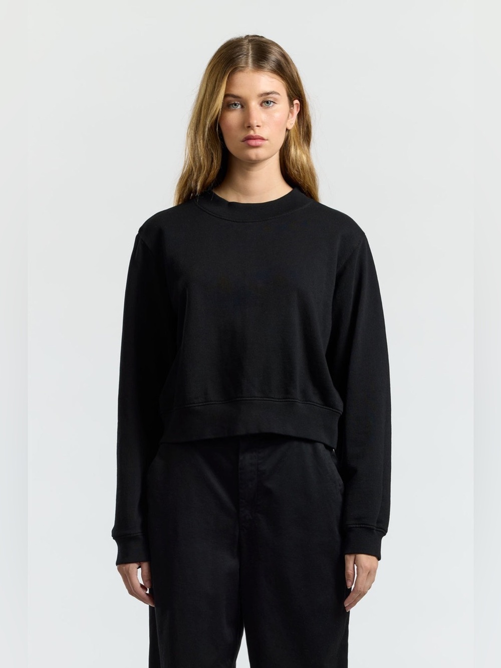 Cotton Citizen Size Small Milan Crew Cropped Sweatshirt in Jet Black